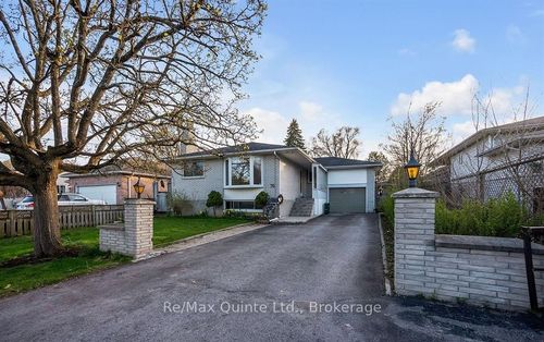 76 Gilbert St, Belleville, ON, K8P3H2 | Card Image