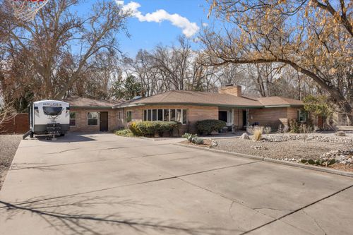 810 Solar Rd Nw, Albuquerque, NM, 87107-5748 | Card Image