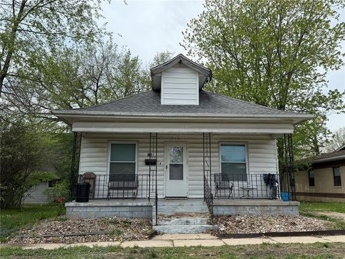 515 S Prairie St, Greenville, IL, 62246-1847 | Card Image