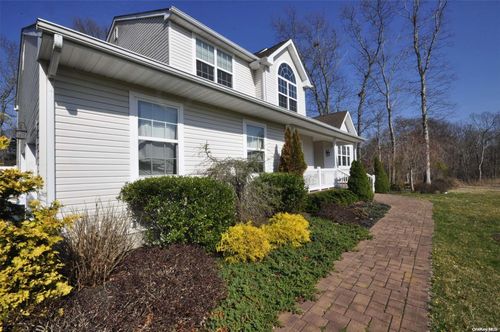 11 Sherri Ct, Speonk, NY, 11972-2510 | Card Image