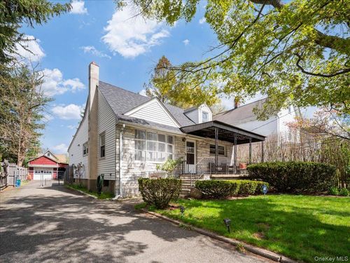 16 W Maltbie Ave, Suffern, NY, 10901-5951 | Card Image