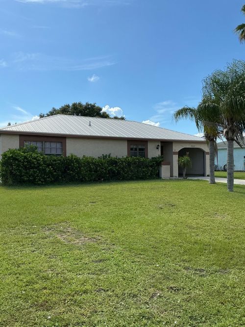 1537 Se Arenson Ln, Port St. Lucie, FL, 34952-7824 | Card Image