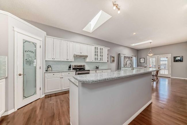 789 Crystal Beach Bay, Home with 5 bedrooms, 3 bathrooms and 4 parking in Chestermere AB | Image 8