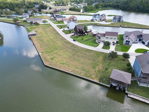 70 Cypress Bnd, Huntsville, TX, 77340-2129 | Card Image