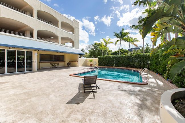 1007 - 2351 Douglas Rd, Condo with 2 bedrooms, 2 bathrooms and null parking in Miami FL | Image 19