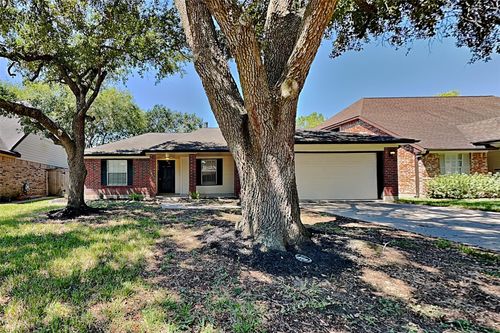 2510 Foxden Dr, Pearland, TX, 77584-8624 | Card Image