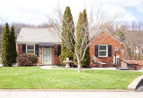 25 Meadowbrook Ave, Greensburg, PA, 15601-1760 | Card Image