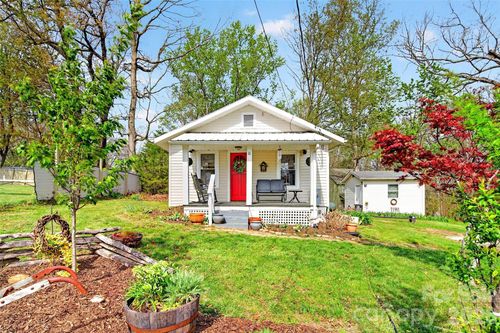 11 Dix Creek No 2 Rd, Leicester, NC, 28748-9335 | Card Image