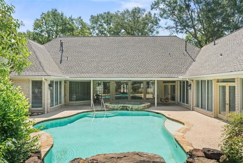 629 Stonewall Jackson Dr, Conroe, TX, 77302-8415 | Card Image