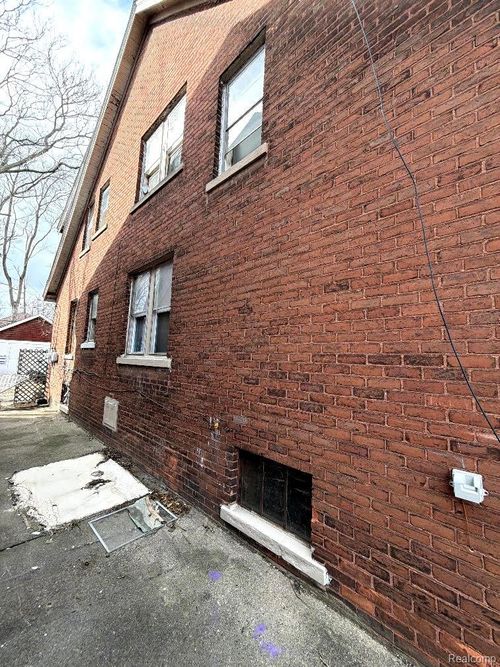 15321 Sorrento St, Detroit, MI, 48227-4023 | Card Image