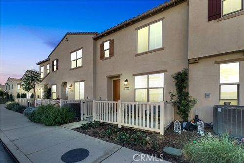  W Clover Avenue, Rialto, CA, 92376 | Card Image