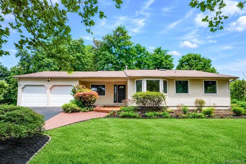 15 Dix Cir, Dix Hills, NY, 11746-6033 | Card Image