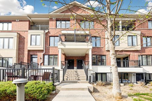 42-20 Carnation Ave, Etobicoke, ON, M8V0B8 | Card Image