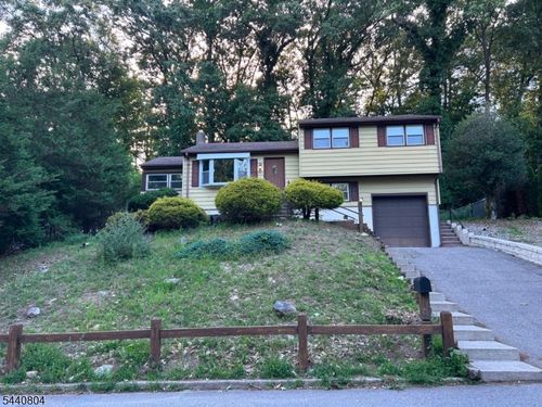 93 Knolls Rd, Bloomingdale, NJ, 07403-1513 | Card Image