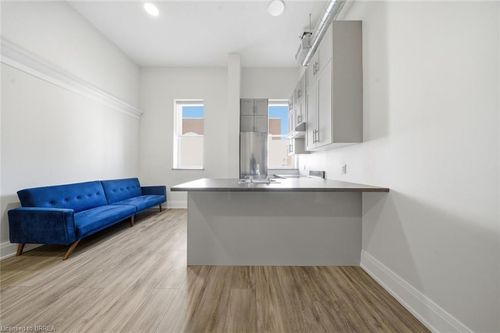 304-11 Queen St, Brantford, ON, N3T3B1 | Card Image