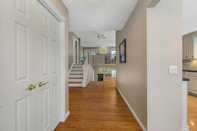 49 Douglasbank Gardens Se, Home with 3 bedrooms, 3 bathrooms and 4 parking in Calgary AB | Image 7