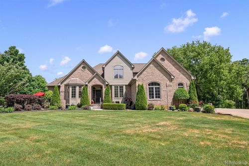 68960 Silver Fox Ln, Washington Township, MI, 48095-1050 | Card Image