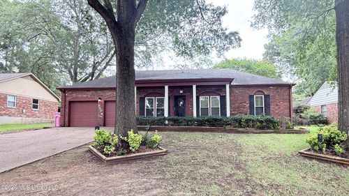 8576 Cedar Cir W, Southaven, MS, 38671-3015 | Card Image