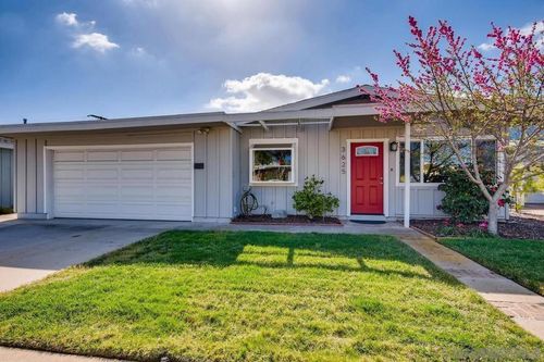 6325 Morlan St, San Diego, CA, 92117 | Card Image