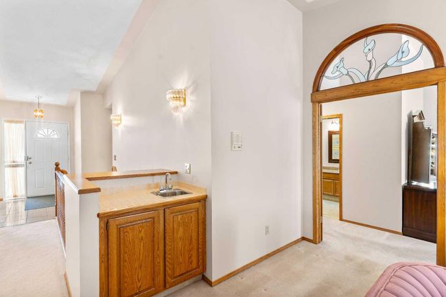 1038 Shawnee Rd Sw, Home with 3 bedrooms, 3 bathrooms and 4 parking in Calgary AB | Image 18