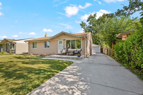 21631 Laurel St, Clinton Twp, MI, 48035-3611 | Card Image