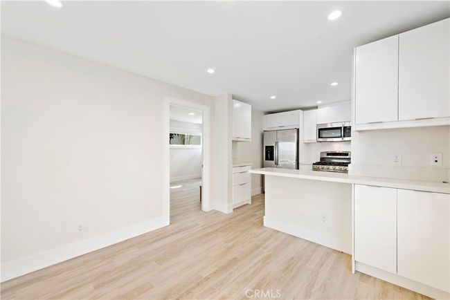827 Cliff Dr, Condo with 2 bedrooms, 2 bathrooms and 1 parking in Laguna Beach CA | Image 12