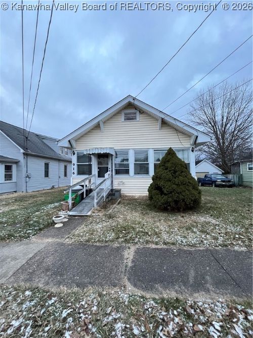916 Maple St, Parkersburg, WV, 26101-3723 | Card Image
