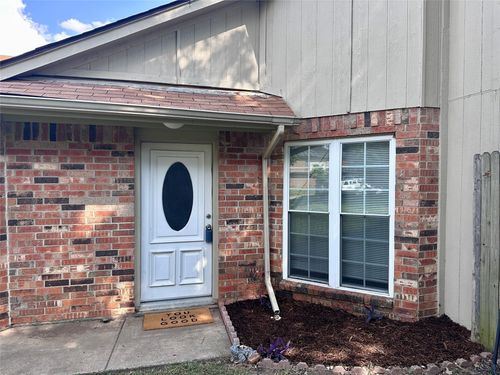 116 Main Pl, Euless, TX, 76040-5473 | Card Image