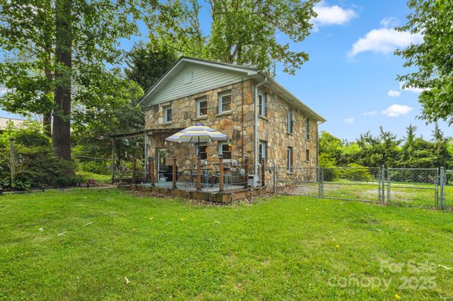1058 Howard Gap Loop Rd, House other with 3 bedrooms, 3 bathrooms and null parking in Flat Rock NC | Image 23