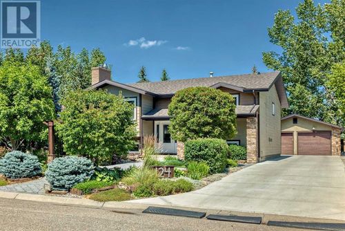 124 Oakcliffe Pl Sw, Calgary, AB, T2V0J8 | Card Image