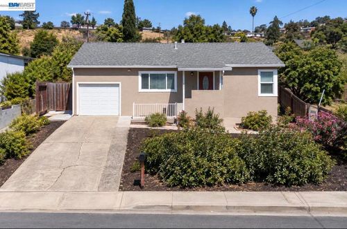 201 Navone St, Vallejo, CA, 94591-8215 | Card Image