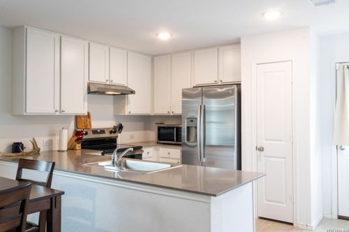 7112 Yellow Sapphire, San Antonio, TX, 78263-4427 | Card Image