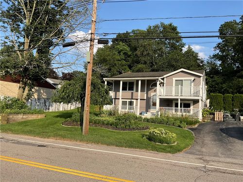 6 Pilgrim Ave, Coventry, RI, 02816-4204 | Card Image