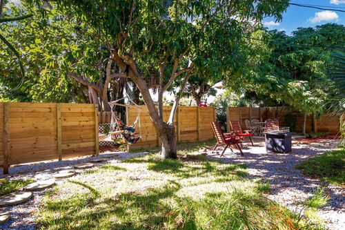 609 S Arnold Ave, Lantana, FL, 33462-4305 | Card Image