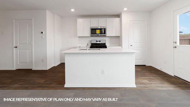 406 Wild Goose Drive, House other with 3 bedrooms, 3 bathrooms and null parking in Luling TX | Image 12