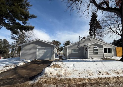 106 Tin Pan Aly, Houghton Lake, MI, 48629-9220 | Card Image