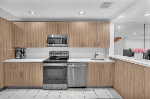 11d5-3825 Estepona Ave, Doral, FL, 33178-2342 | Card Image