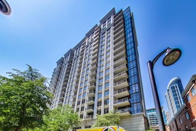 1908 - 1322 S Prairie Avenue, Condo with 2 bedrooms, 2 bathrooms and 1 parking in Chicago IL | Image 2