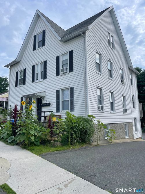 11 Stone St, Danbury, CT, 06810-3032 | Card Image