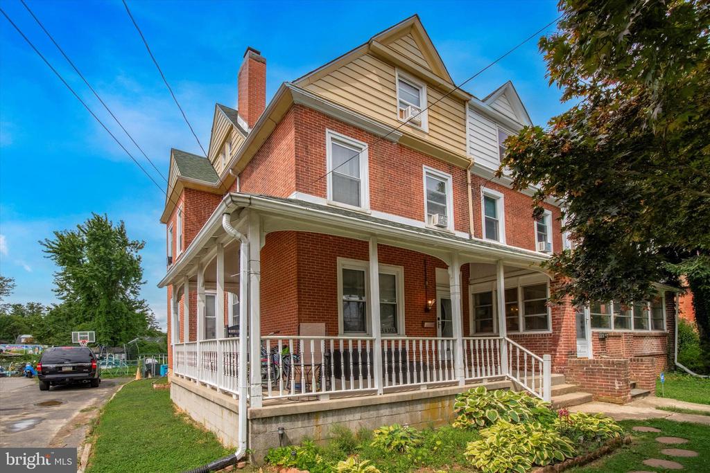 Clifton Ave, Aldan, PA 19018