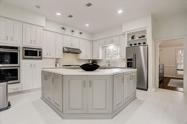 5411 Pine St, House other with 5 bedrooms, 5 bathrooms and 3 parking in Bellaire TX | Image 13