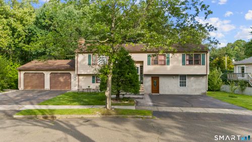 28 Twin Circle Rd, West Haven, CT, 06516-6253 | Card Image