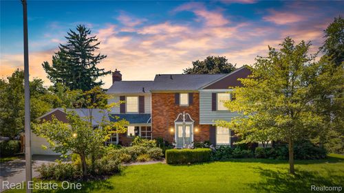 69 Willow Tree Place, Village Of Grosse Pointe Shores, MI, 48236 | Card Image