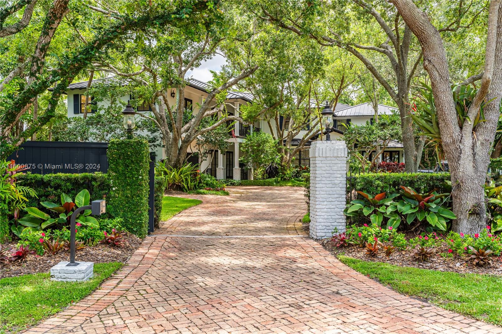 101st St, Pinecrest, FL 33156