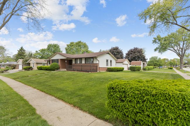 298 Fern Dr, House other with 3 bedrooms, 2 bathrooms and 2 parking in Elk Grove Village IL | Image 20