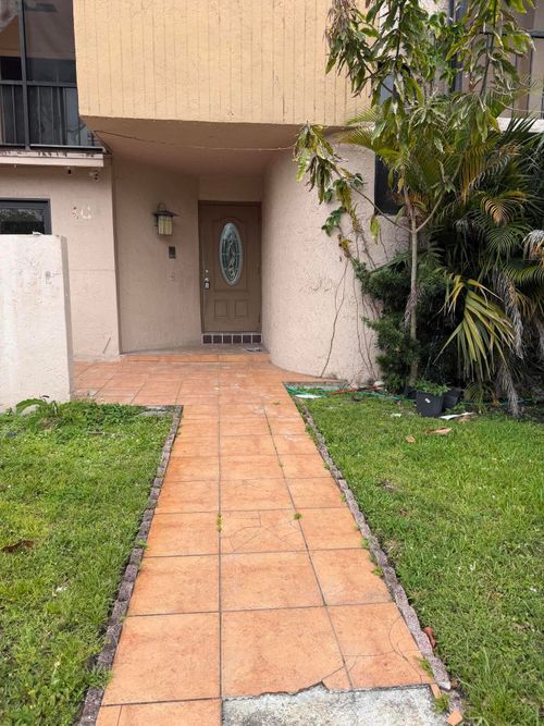 4c-2700 S University Dr, Davie, FL, 33328-1401 | Card Image