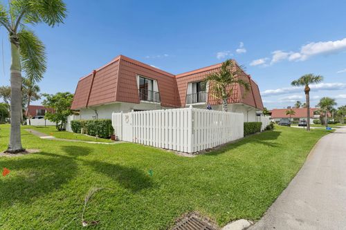 1425 Oxford Ln, Boynton Beach, FL, 33426-8011 | Card Image