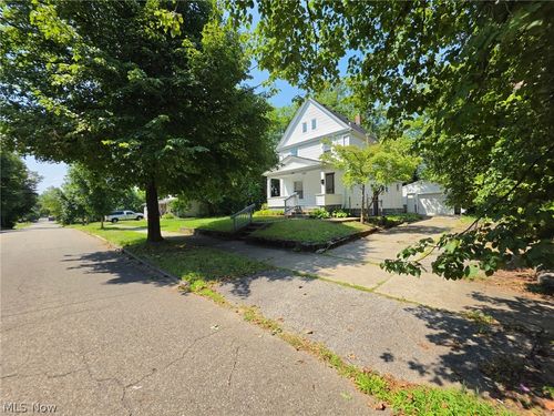 958 Haynes St, Akron, OH, 44307-1946 | Card Image