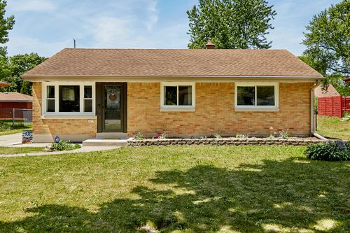 4115 N 94th St, Wauwatosa, WI, 53222-1512 | Card Image