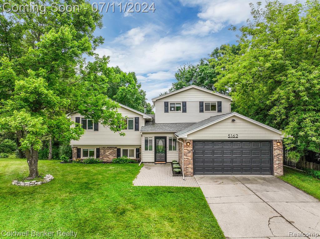 Woodcreek Trl, Clarkston, MI 48346